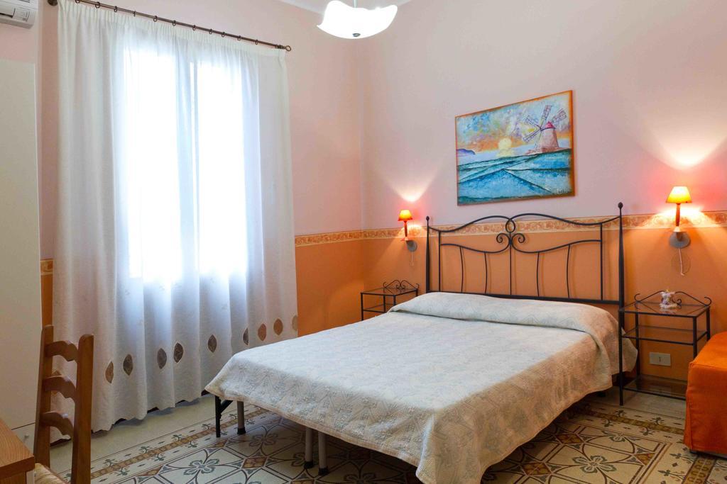 Casa Vacanza Albamarina Trapani Habitación foto